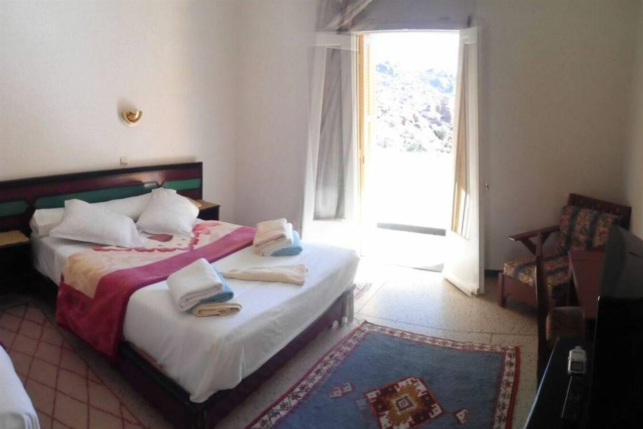 Hotel Les Amandiers Tafraout Buitenkant foto