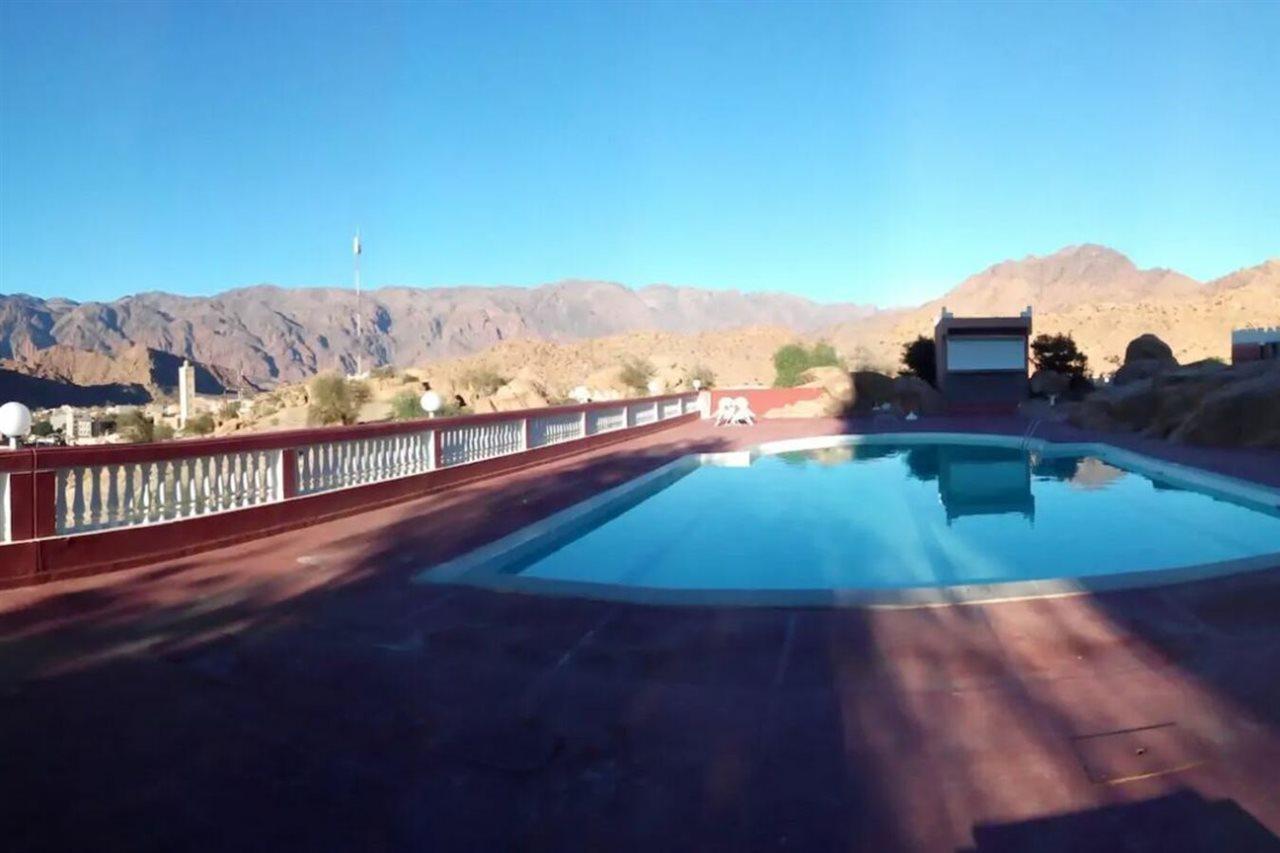 Hotel Les Amandiers Tafraout Buitenkant foto