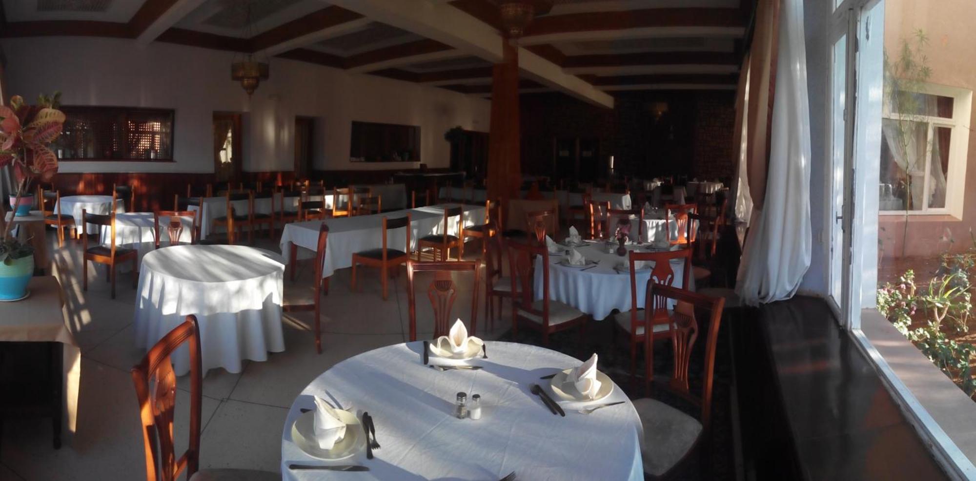 Hotel Les Amandiers Tafraout Buitenkant foto