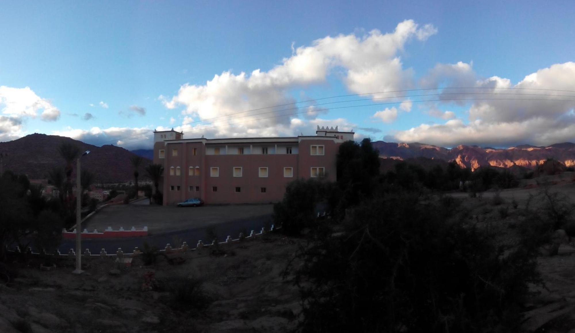 Hotel Les Amandiers Tafraout Buitenkant foto