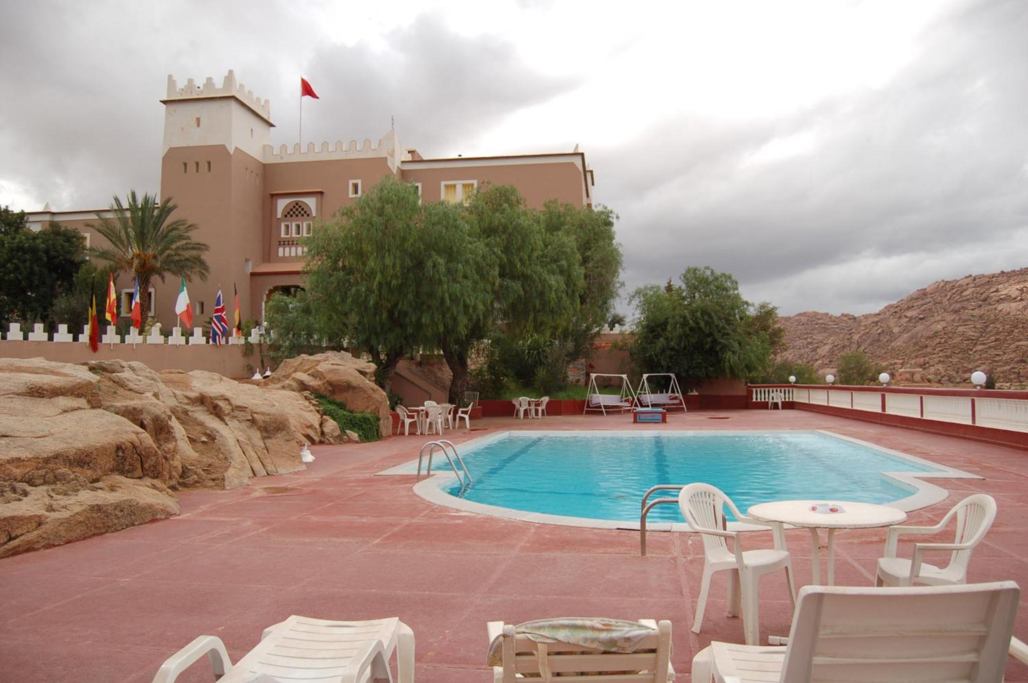Hotel Les Amandiers Tafraout Buitenkant foto