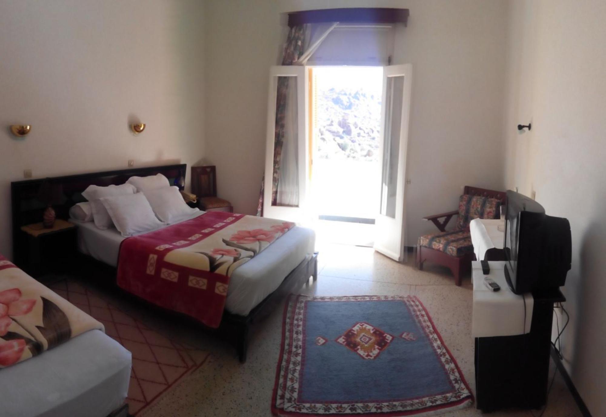 Hotel Les Amandiers Tafraout Buitenkant foto