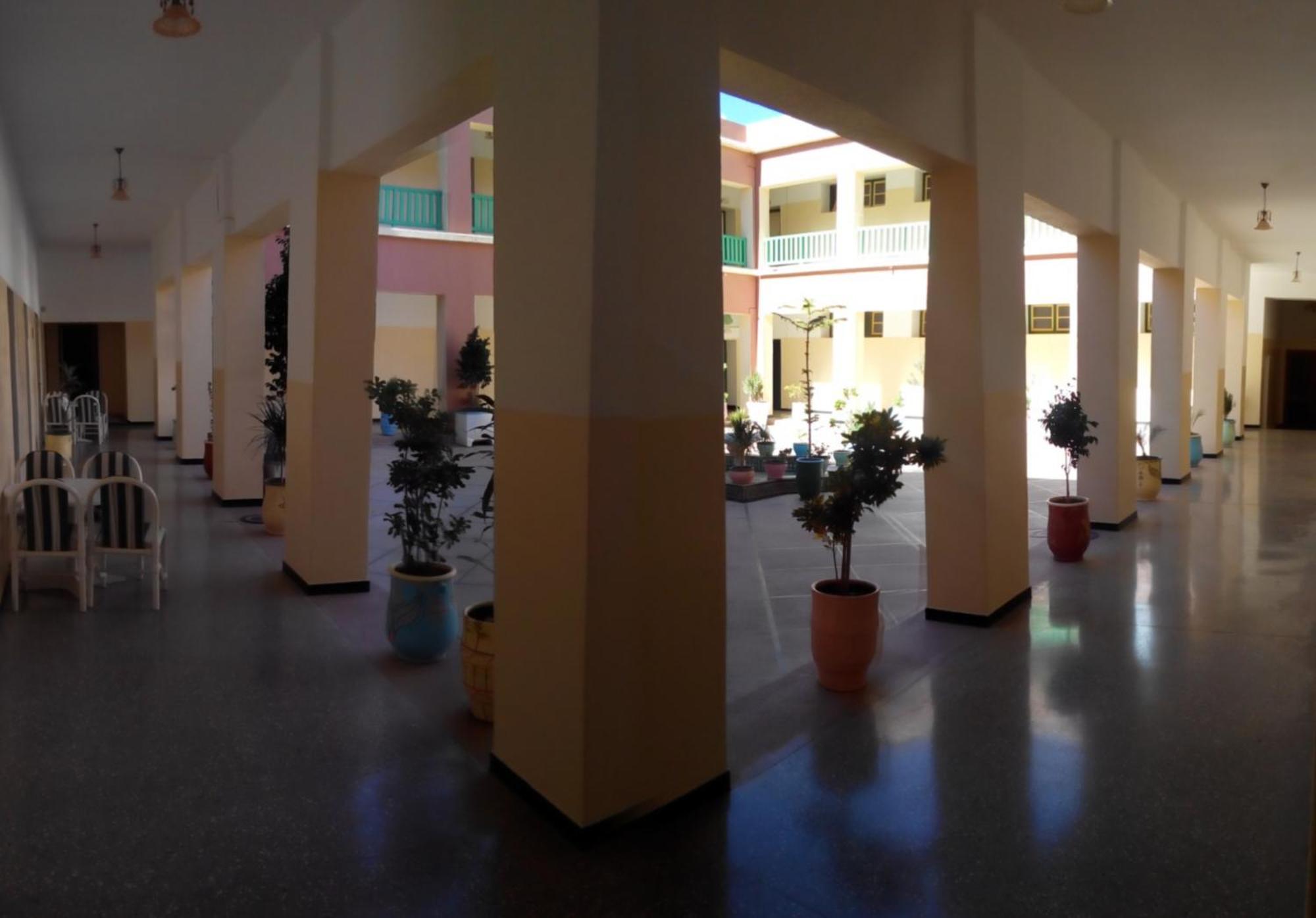 Hotel Les Amandiers Tafraout Buitenkant foto