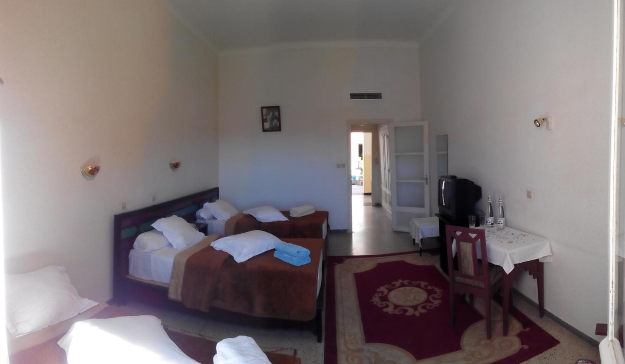 Hotel Les Amandiers Tafraout Buitenkant foto