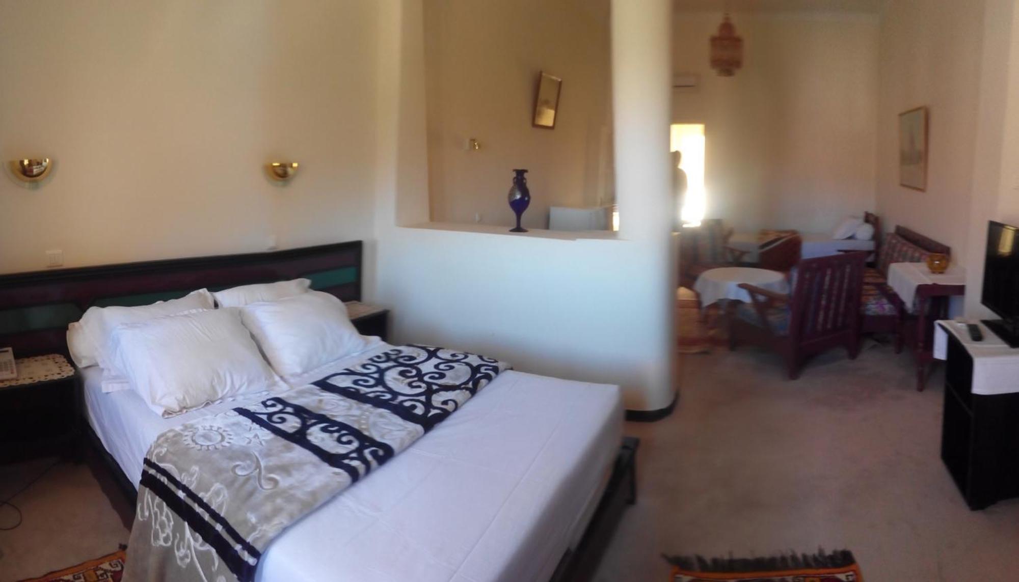 Hotel Les Amandiers Tafraout Buitenkant foto