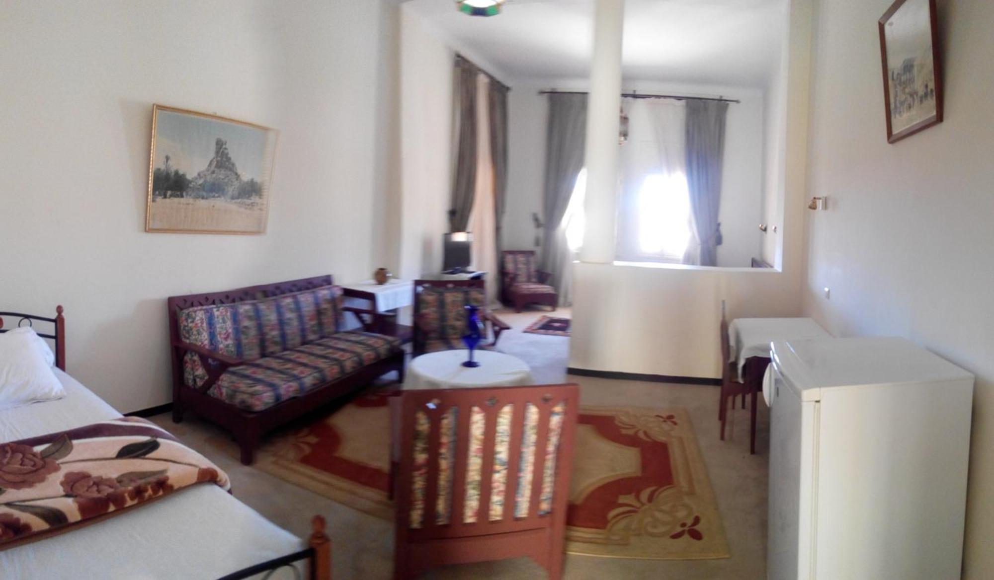 Hotel Les Amandiers Tafraout Buitenkant foto