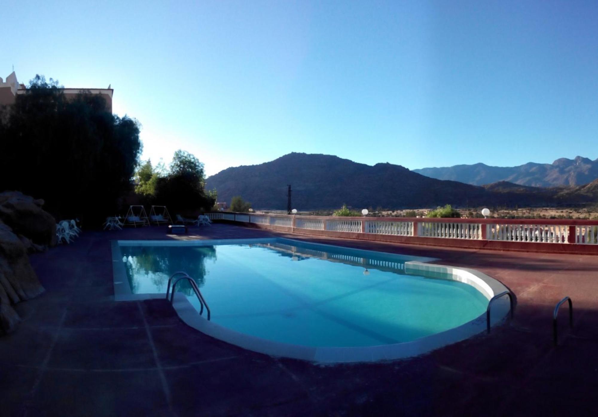 Hotel Les Amandiers Tafraout Buitenkant foto