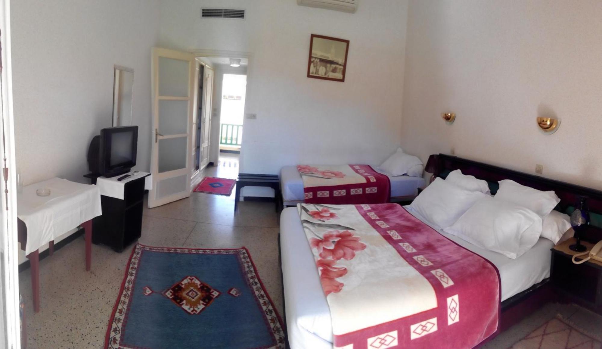 Hotel Les Amandiers Tafraout Buitenkant foto