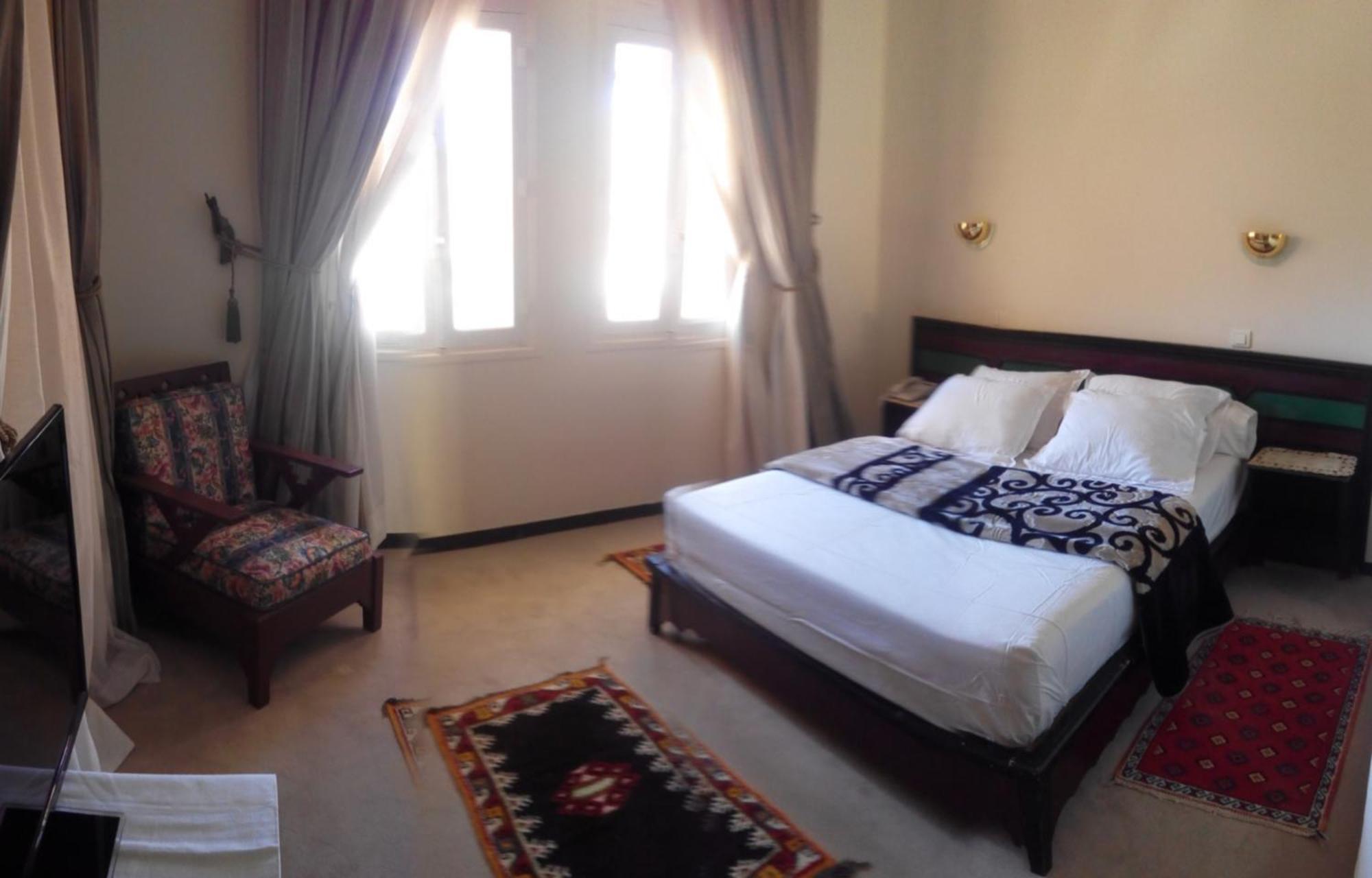 Hotel Les Amandiers Tafraout Buitenkant foto