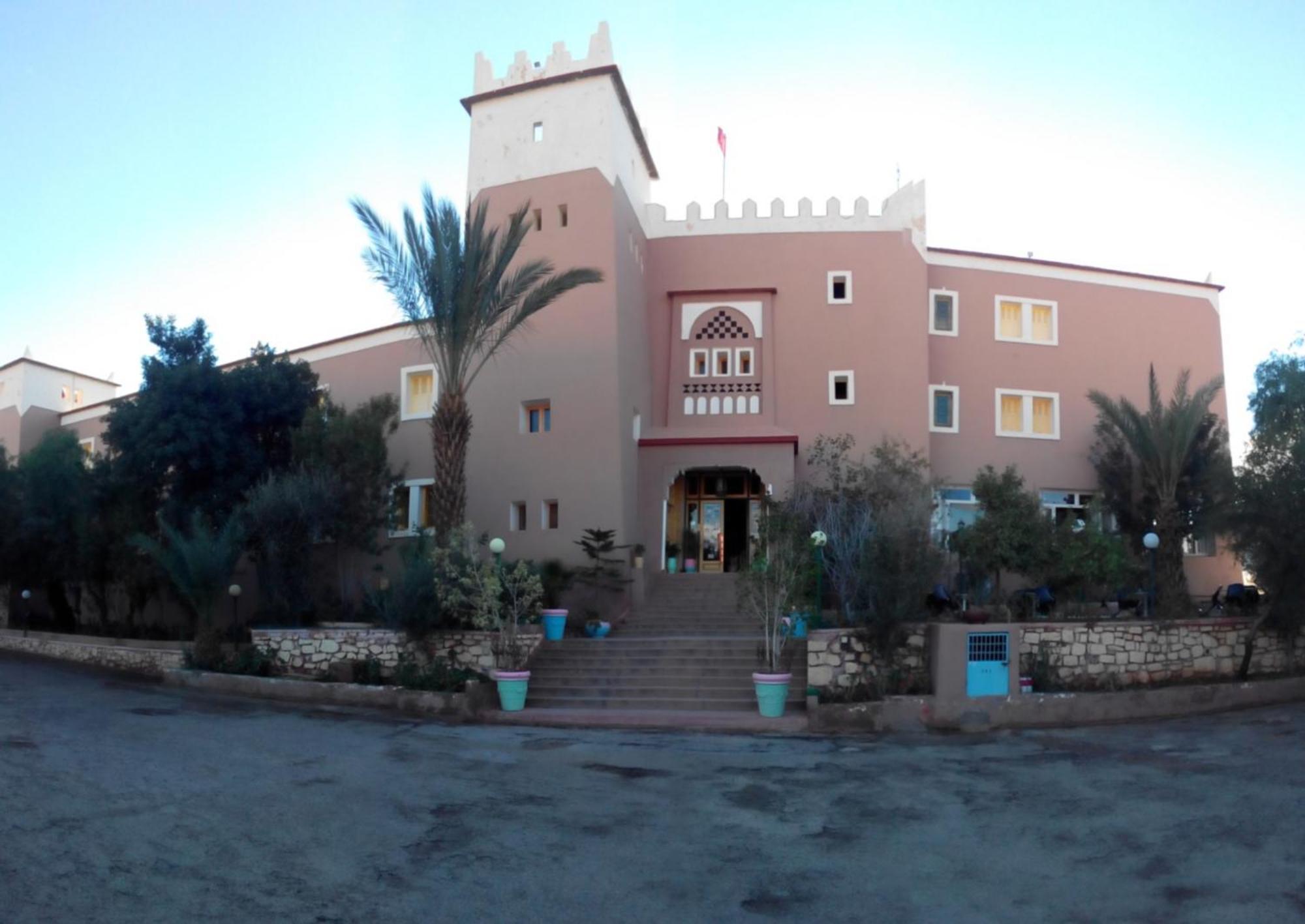 Hotel Les Amandiers Tafraout Buitenkant foto