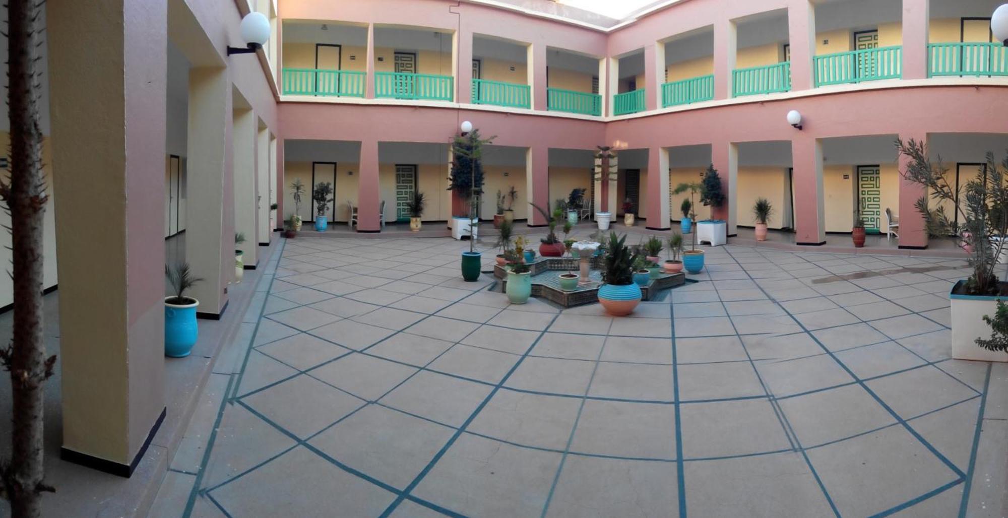 Hotel Les Amandiers Tafraout Buitenkant foto