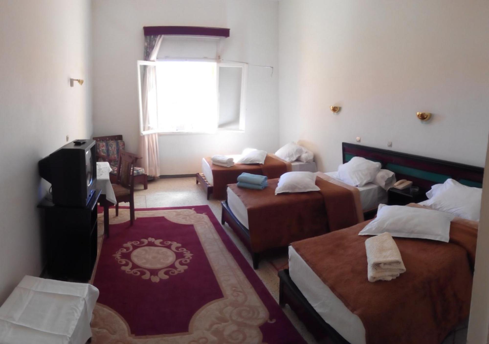 Hotel Les Amandiers Tafraout Buitenkant foto
