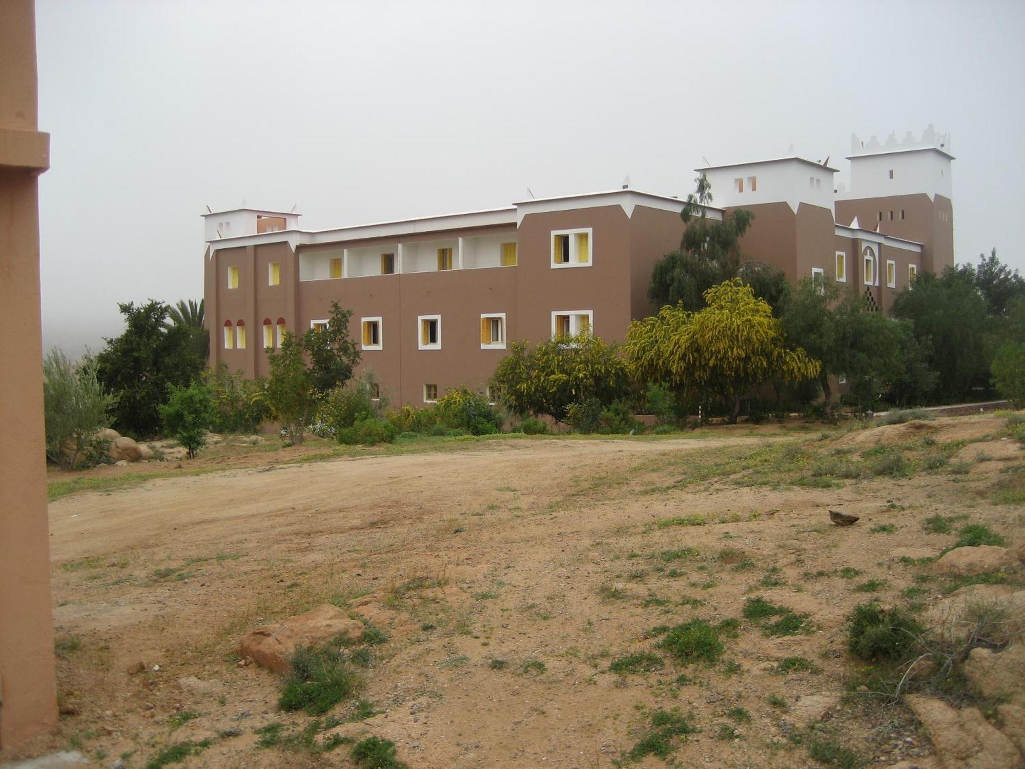 Hotel Les Amandiers Tafraout Buitenkant foto