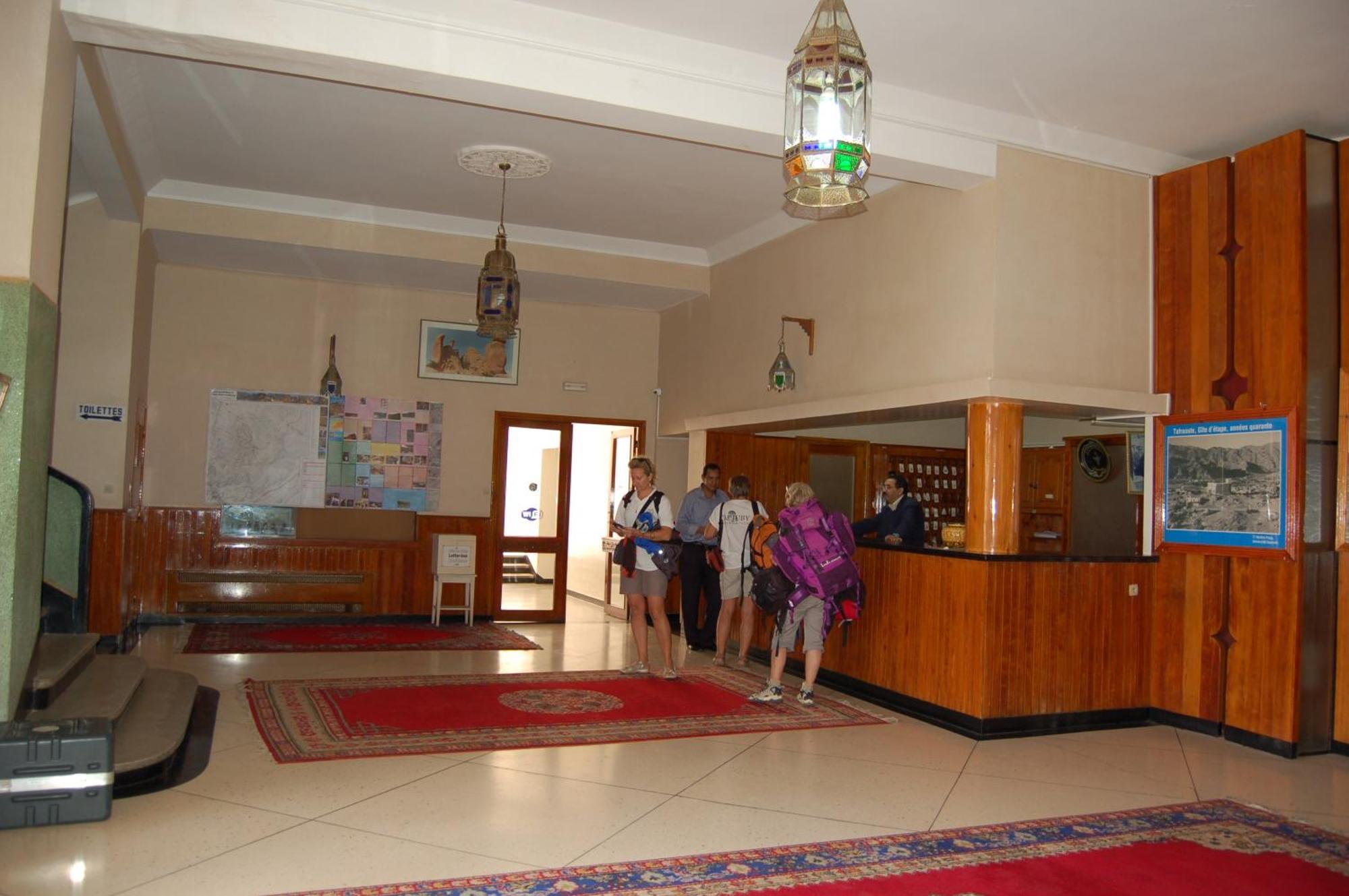 Hotel Les Amandiers Tafraout Buitenkant foto